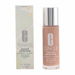 Flydende Make Up Base Clinique Beyond Perfecting Nº 21 Creme Caramel Nº 21-Cream Caramel 30 ml Facial Corrector hudpleje