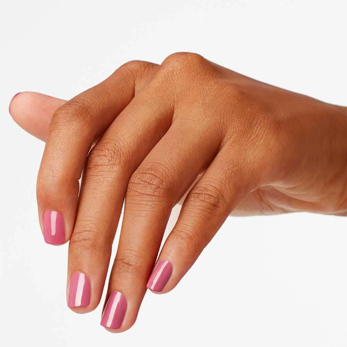 Neglelak Opi Nail Lacquer Bare lanai ing omkring 15 ml produktemballage
