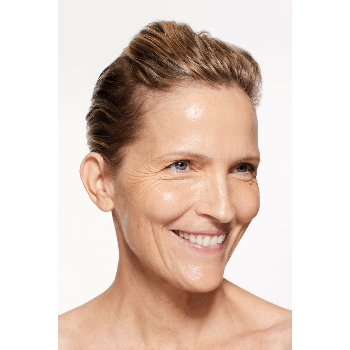 Flydende Make Up Base Shiseido Revitalessence Skin Glow Nº 320 30 ml produktemballage