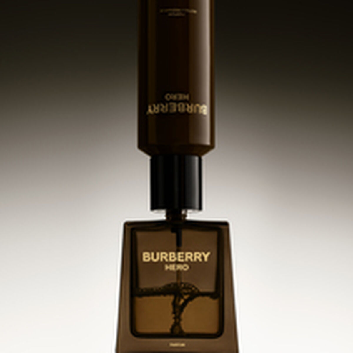 Morgenkåbe Burberry HERO 200 ml til mænd produktemballage