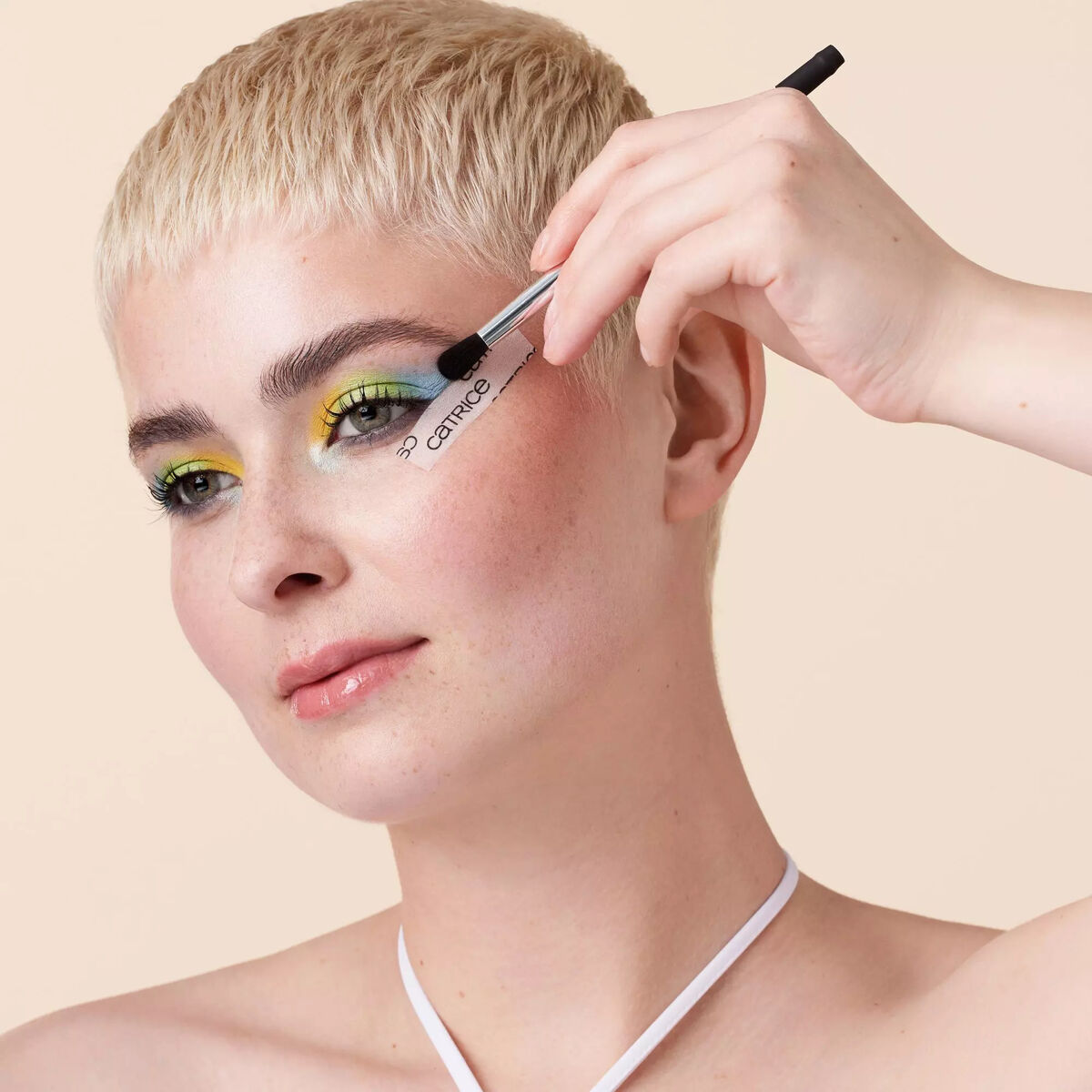 Selvklæbende tape Catrice Magic Perfectors produktemballage