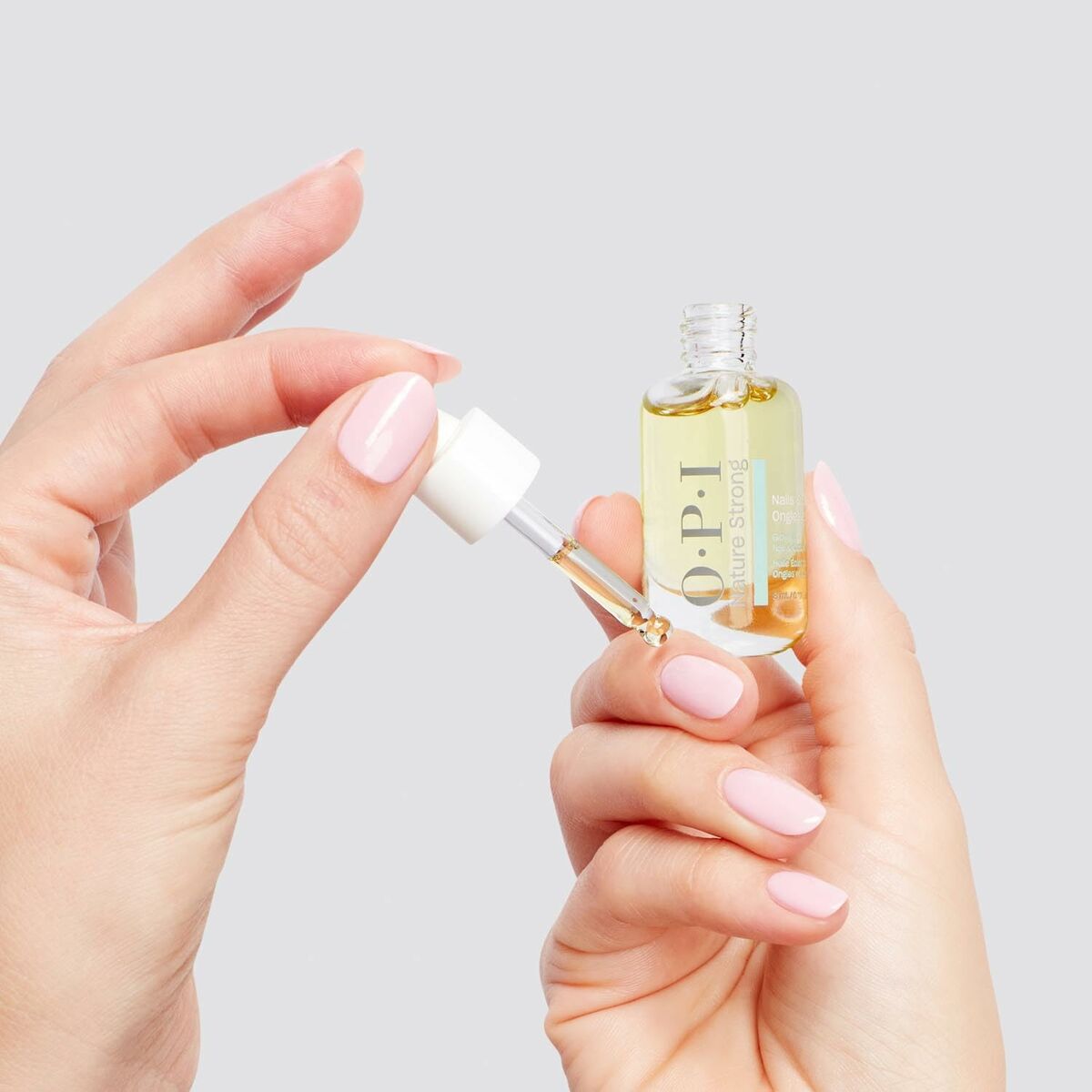 Negleolie Opi NATURE STRONG 8 ml produktemballage