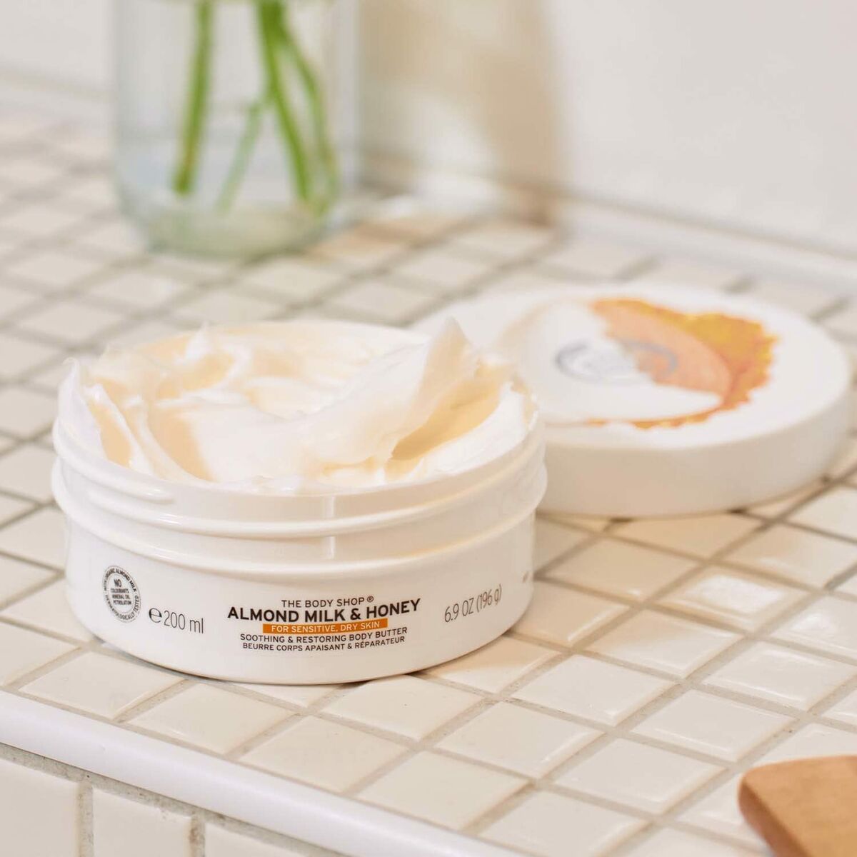 Body Butter The Body Shop MANDELMÆLK 50 ml Produktemballage til følsom hud til kvinder