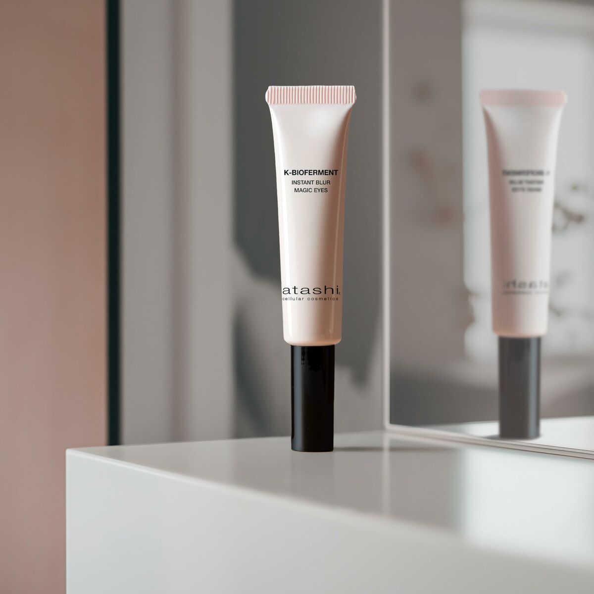 Pleje af øjenområdet Atashi K-BIOFERMENT 15 ml produktemballage