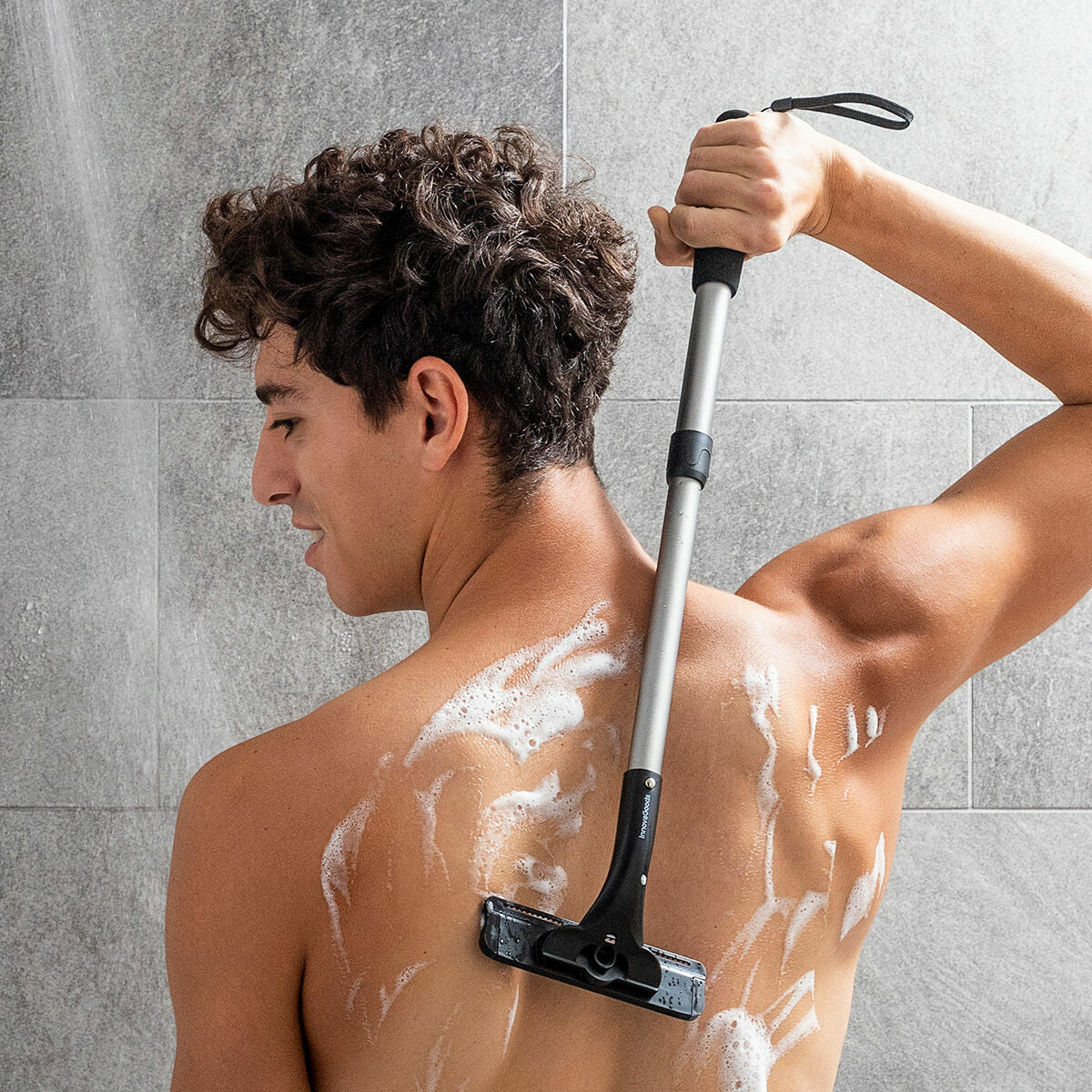 Body Shaver med Extaver af aluminiumshåndtag, der kan forlænges InnovaGoods produktemballage