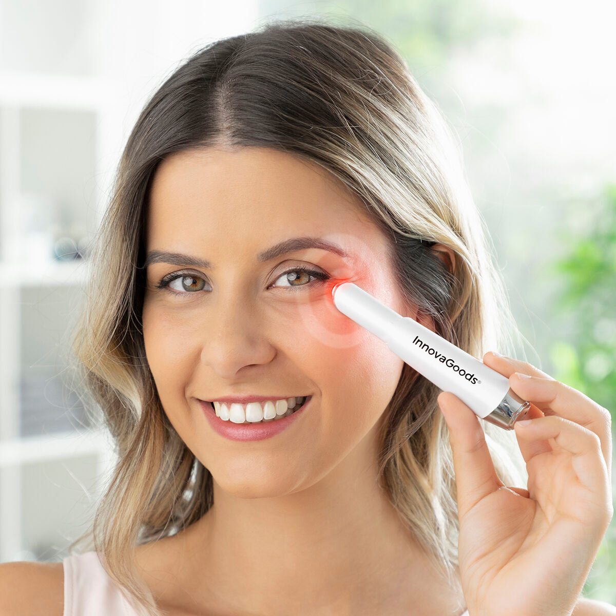 Anti-aging øjenmassageapparat med fototerapi, termoterapi og vibration dertil InnovaGoods produktemballage