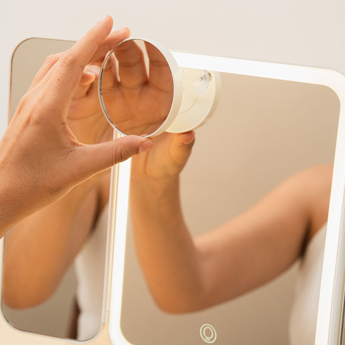 Genopladeligt Triptykon Makeup Spejl med Forstørrelse og LED Light Miled InnovaGoods produktemballage
