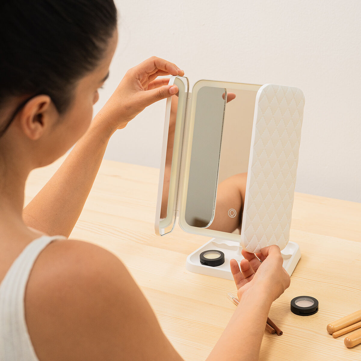 Genopladeligt Triptykon Makeup Spejl med Forstørrelse og LED Light Miled InnovaGoods produktemballage